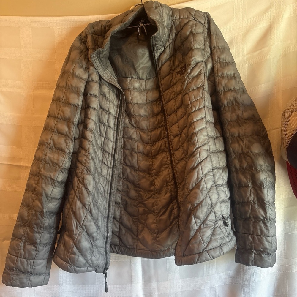 The Northface quilted puffer women’s jacket Thermoball -Small